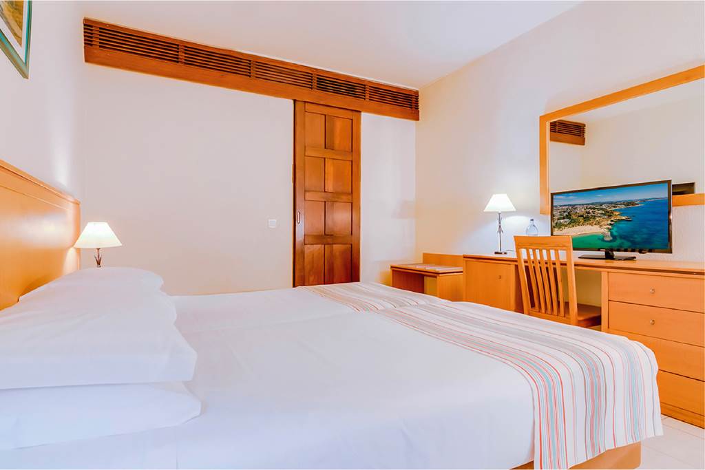 FAO_301_Auramar_Beach_Resort_0721_10.jpg