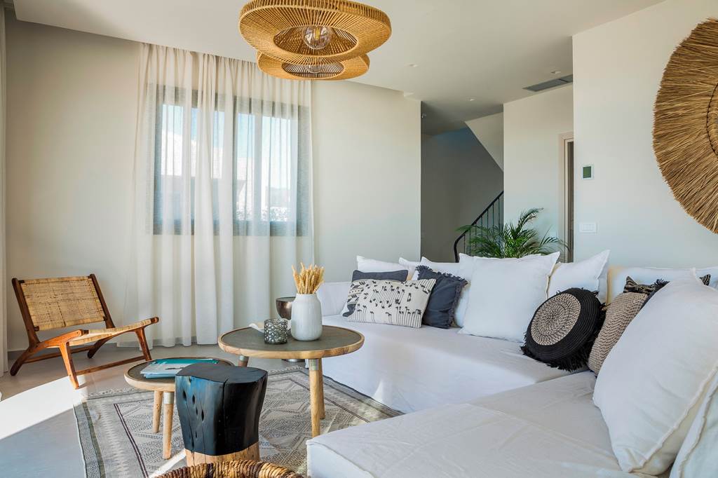 EFL_86464_Villa_Olive_Bay_View_1123_08.jpg