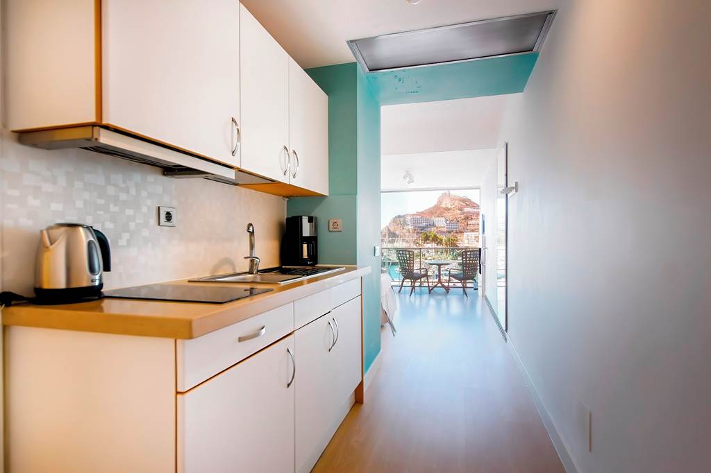 LPA_69515_Morasol_Suites_1124_18.jpg