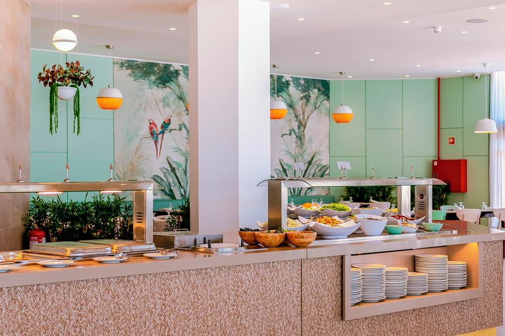 FAO_301_Auramar_Beach_Resort_0623_01.jpg