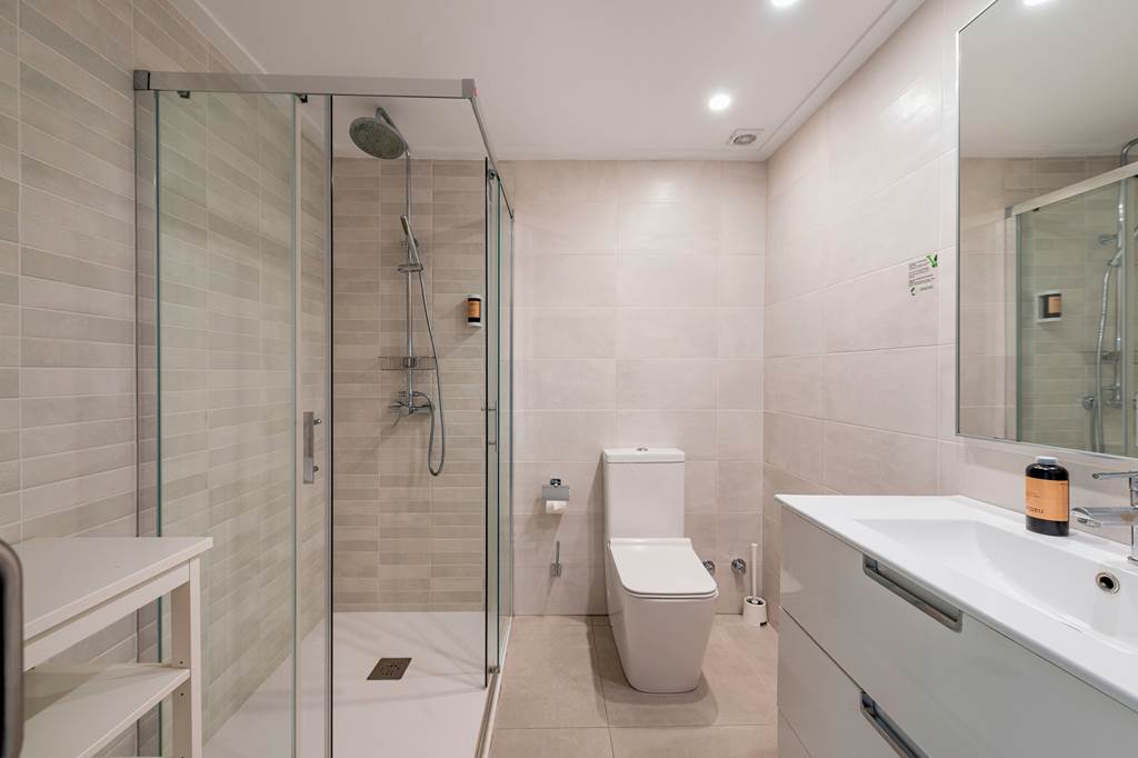 PMI_70652_Siesta_Apartments_0524_04.jpg