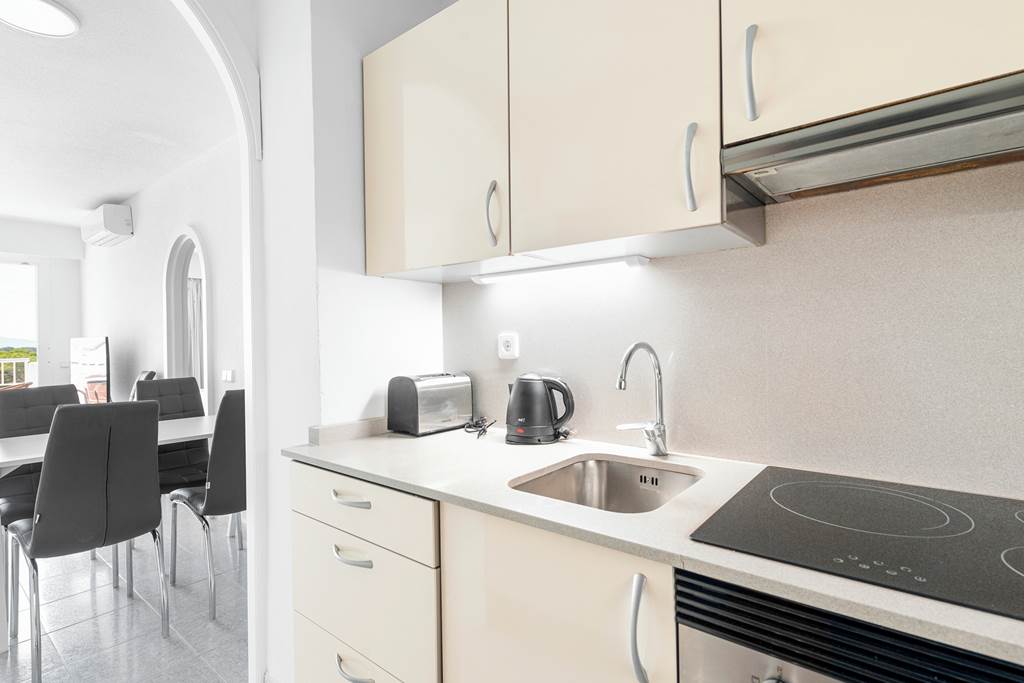 PMI_70652_Siesta_Apartments_0524_12.jpg