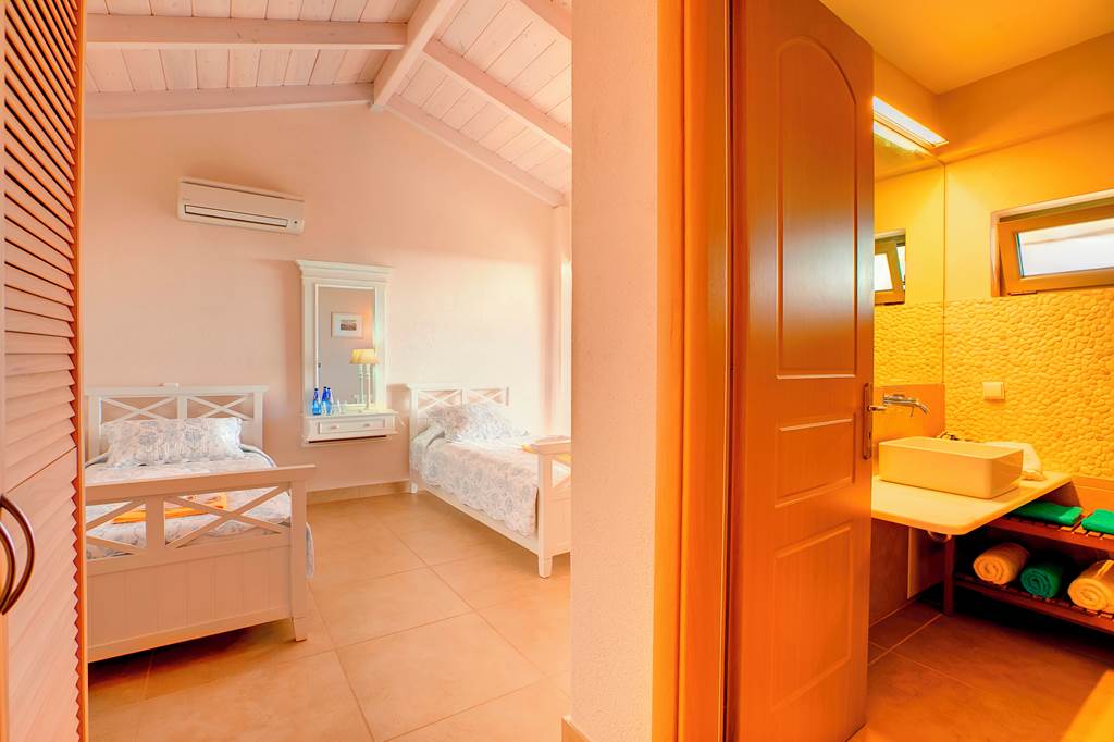 EFL_84482_Villa_Corali_1022_02.jpg