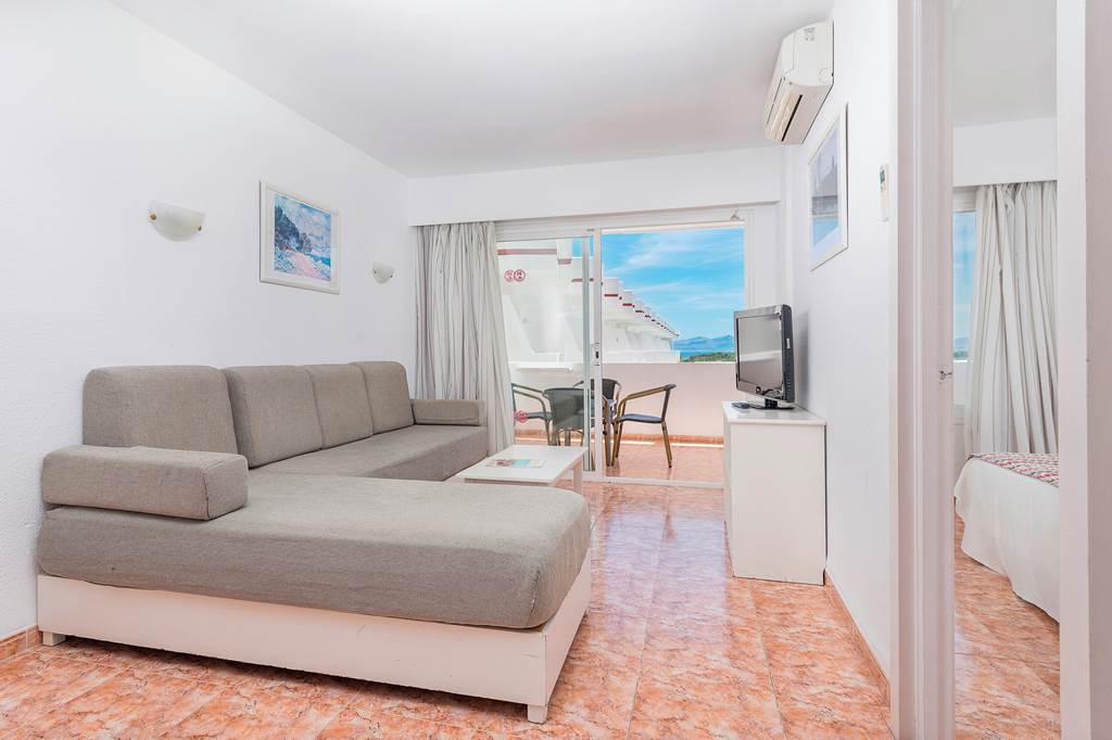 PMI_70652_Siesta_Apartments_0524_06.jpg