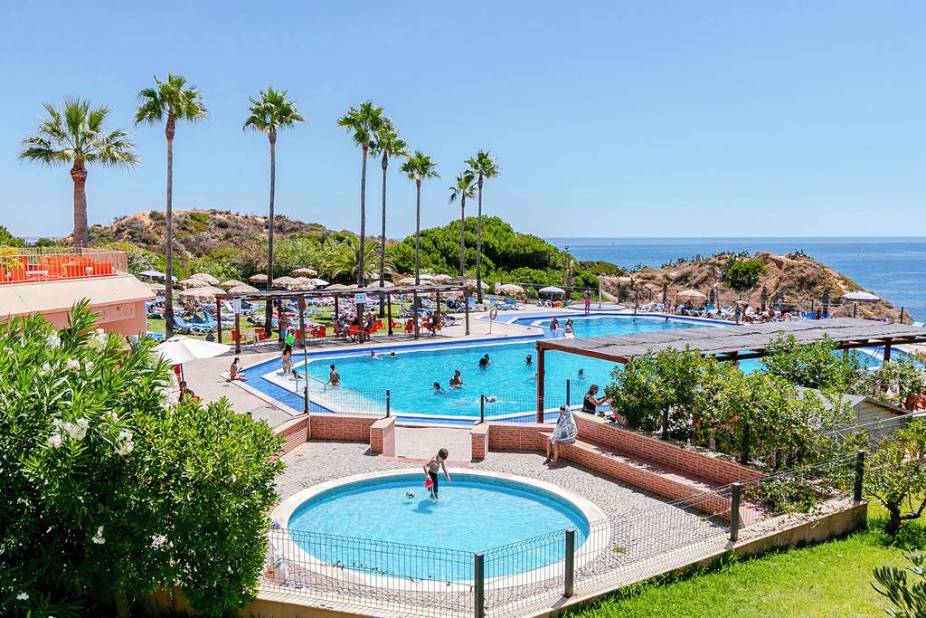 FAO_301_Auramar_Beach_Resort_0121_04.jpg