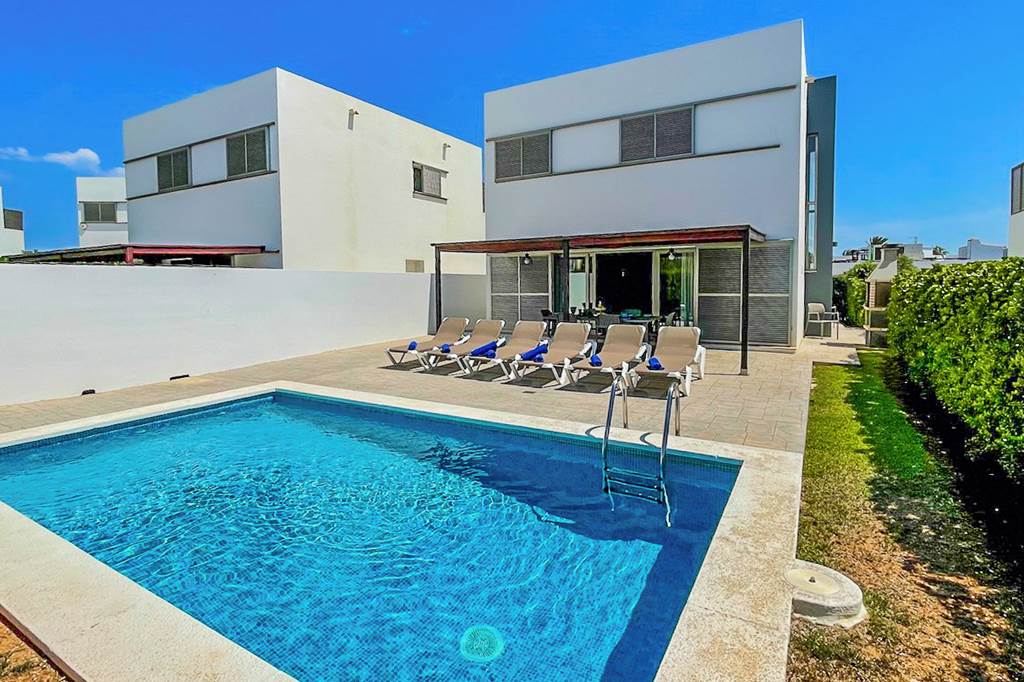 MAH_85610_Vila_Oleander_Menorca_0623_22.jpg