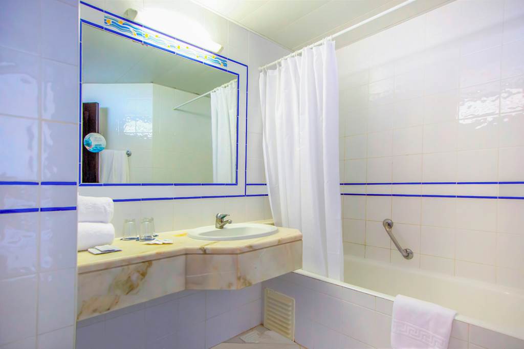 FAO_301_Auramar_Beach_Resort_0623_04.jpg