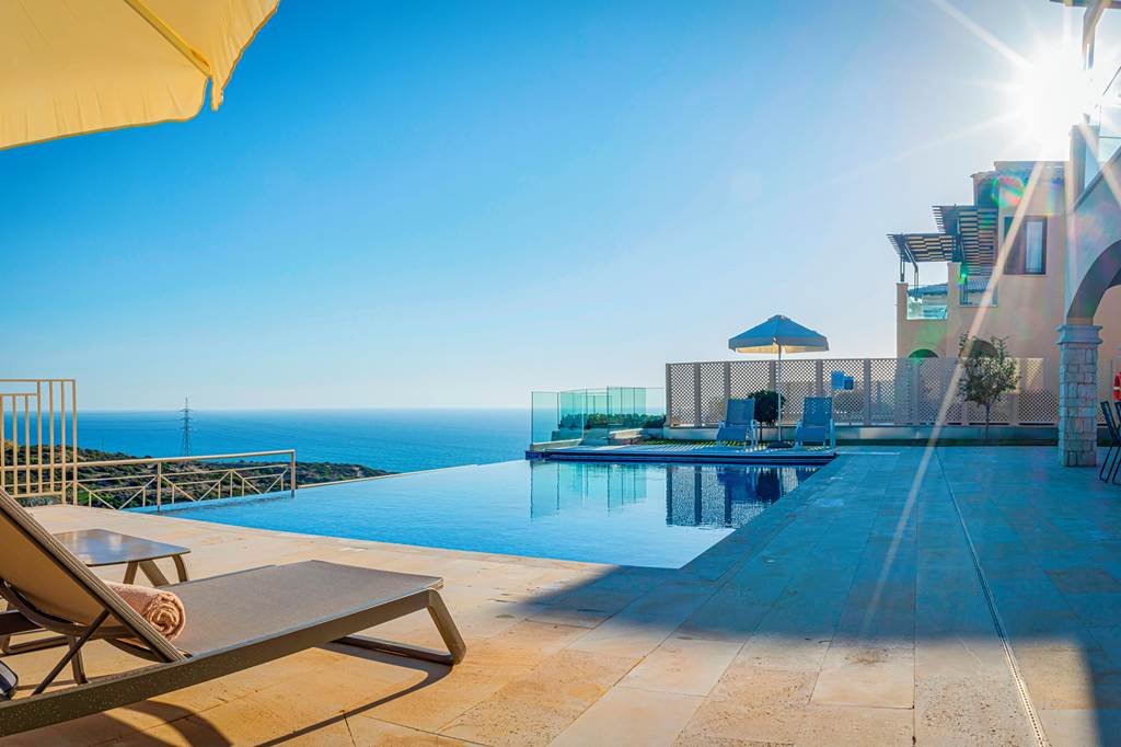 PFO_88032_Elite_Superior_Five_Bedroom_Villa_with_Private_Pool_UV07_0824_01.jpg