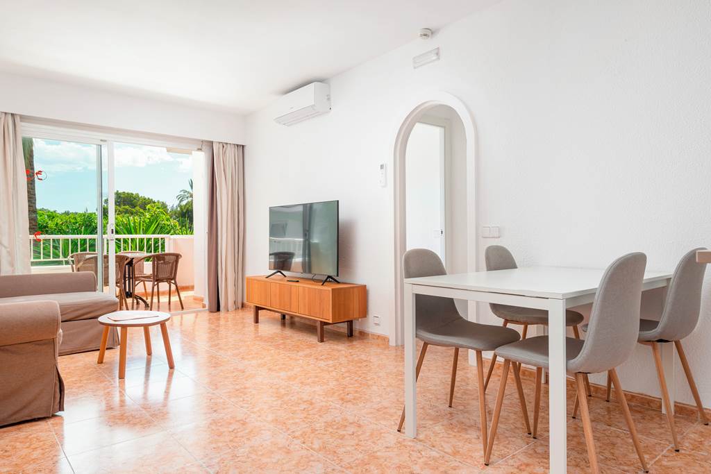 PMI_70652_Siesta_Apartments_0524_13.jpg