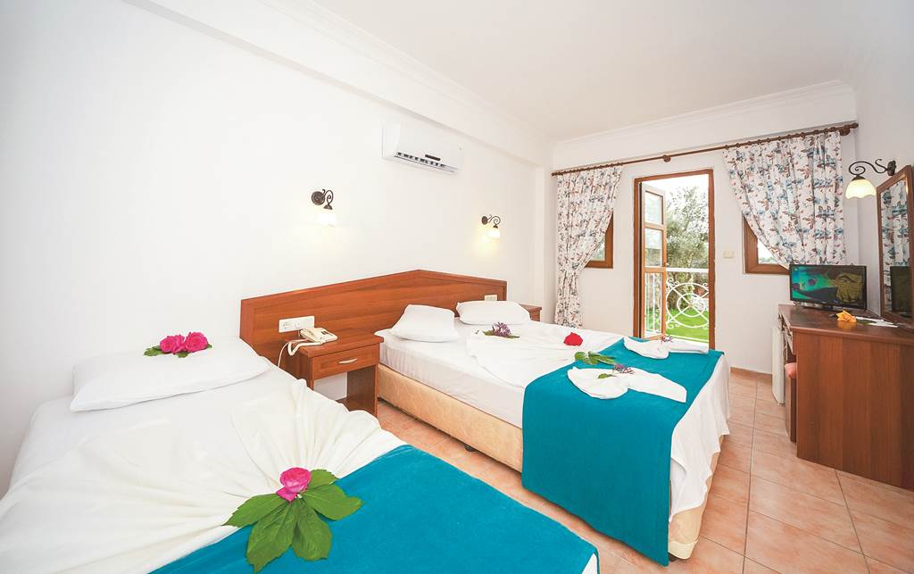 DLM_72030_WHITE_HOTEL_0614_05.jpg