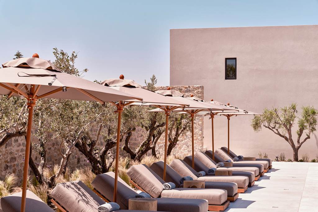 KGS_83909_Theros_All_Suite_Hotel_1222_05.jpg