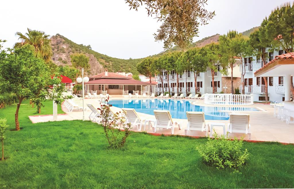 DLM_72030_WHITE_HOTEL_0614_01.jpg