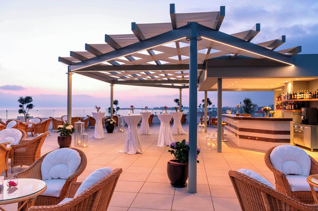 PFO_68704_Constantinou_Bros_Athena_Royal_Beach_Hotel_0822_05.jpg