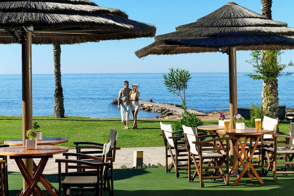 PFO_179_Constantinou_Bros_Athena_Beach_Hotel_0822_08.jpg