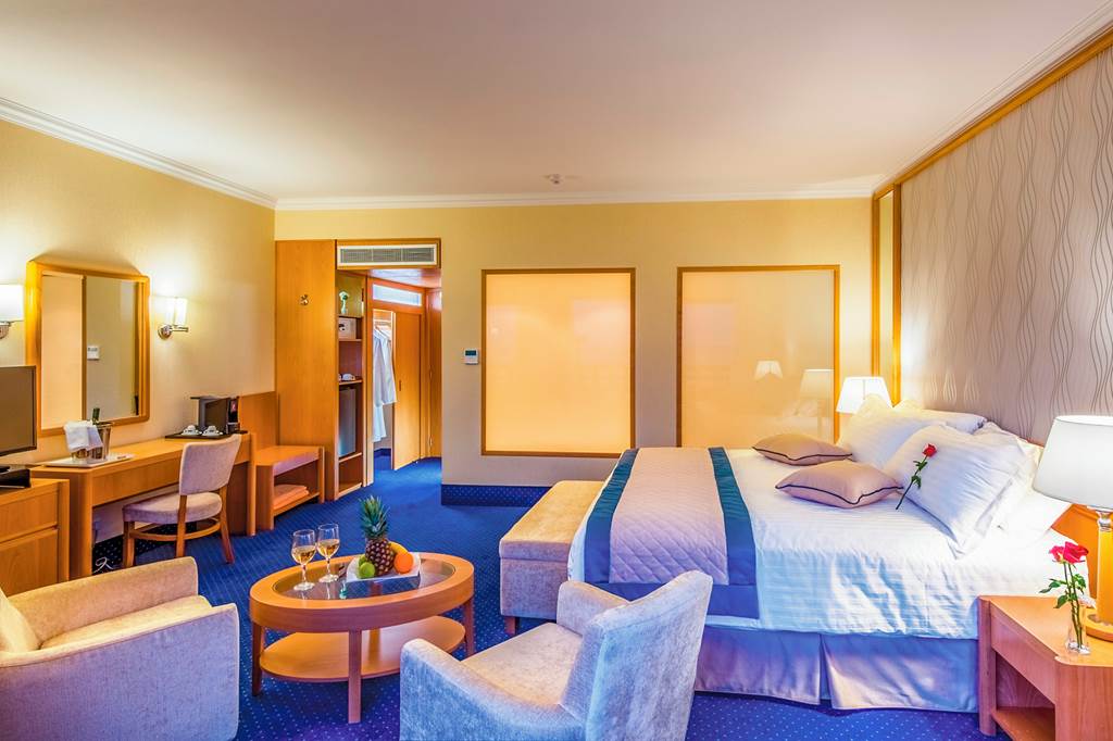 PFO_68704_Constantinou_Bros_Athena_Royal_Beach_Hotel_1221_09.jpg