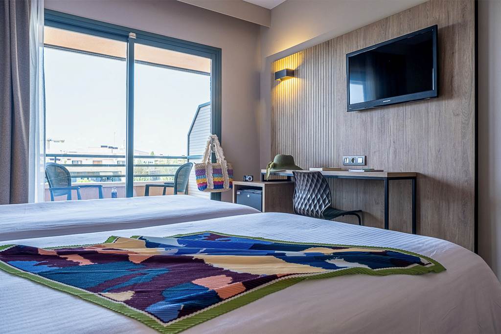 REU_269_Hotel_California_Palace_0823_03.jpg