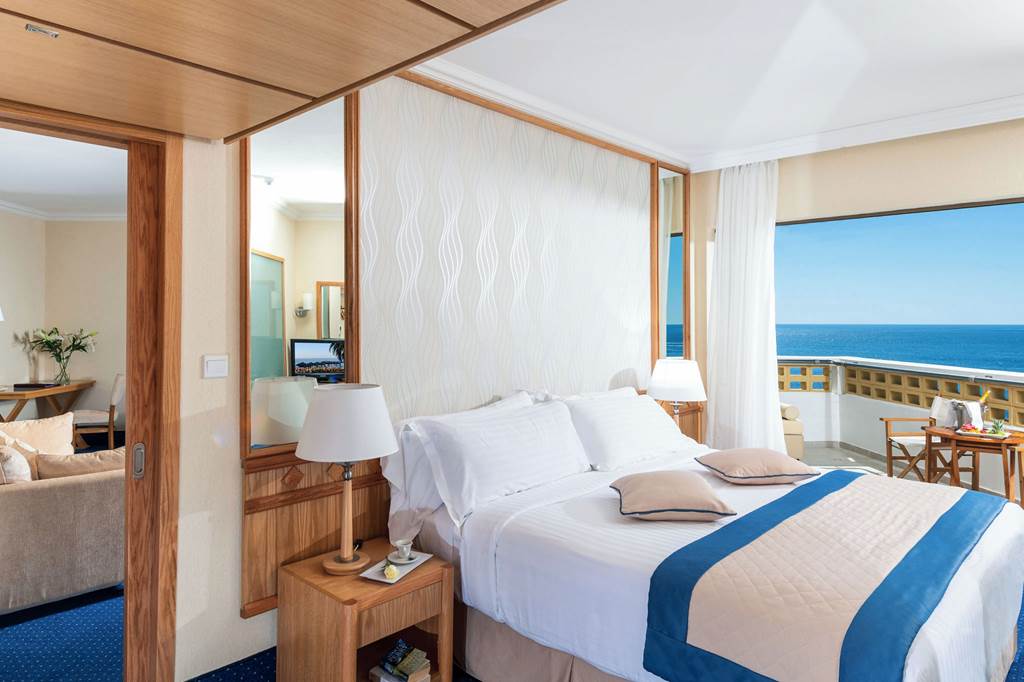 PFO_68704_Constantinou_Bros_Athena_Royal_Beach_Hotel_0420_01.jpg
