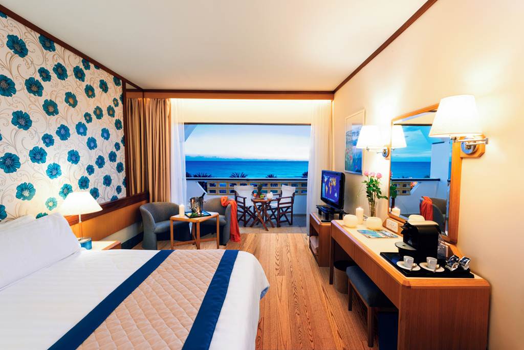 PFO_68704_Constantinou_Bros_Athena_Royal_Beach_Hotel_0520_01.jpg
