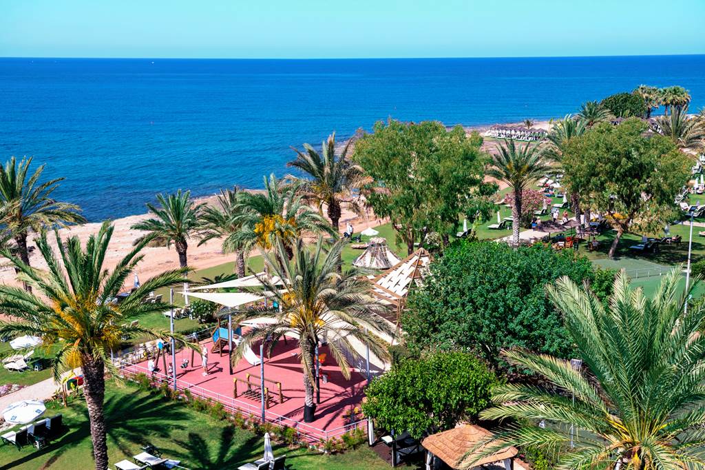 PFO_179_Constantinou_Bros_Athena_Beach_Hotel_0822_06.jpg