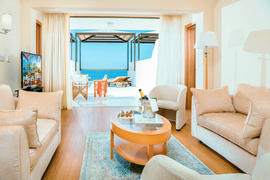 PFO_179_Constantinou_Bros_Athena_Beach_Hotel_0721_19.jpg
