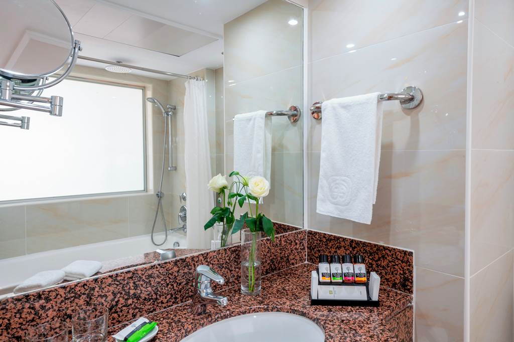 PFO_68704_Constantinou_Bros_Athena_Royal_Beach_Hotel_1221_01.jpg