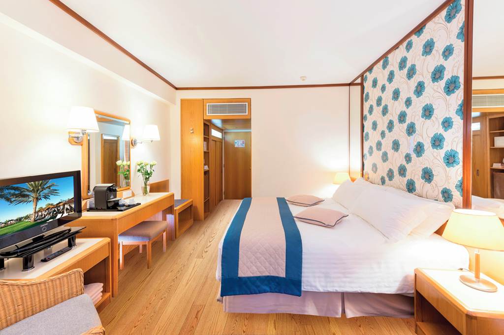 PFO_68704_Constantinou_Bros_Athena_Royal_Beach_Hotel_1019_04.jpg