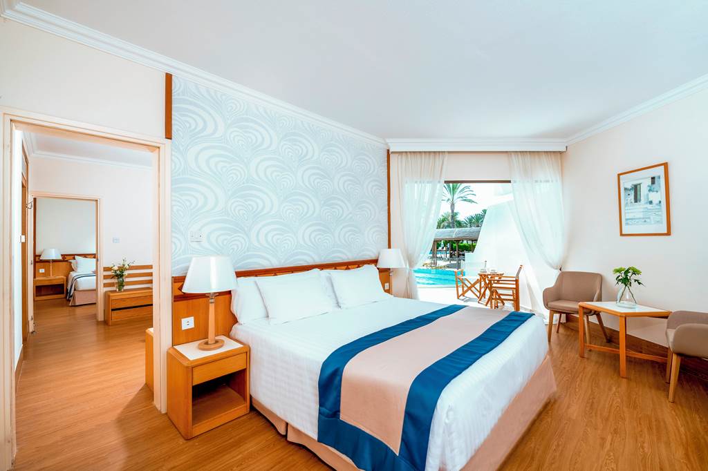 PFO_179_Constantinou_Bros_Athena_Beach_Hotel_0721_04.jpg