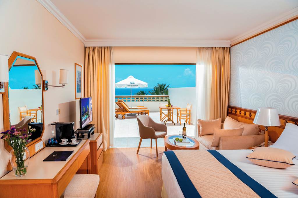 PFO_179_Constantinou_Bros_Athena_Beach_Hotel_0721_05.jpg