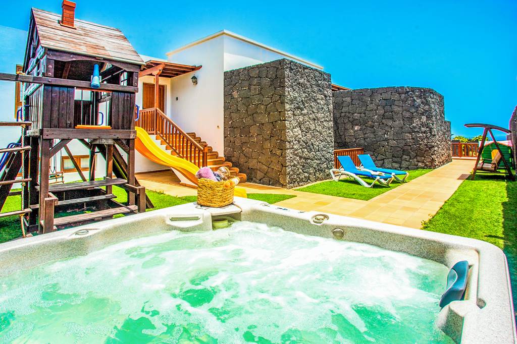 ACE_85417_Villa_Amina_0423_07.jpg