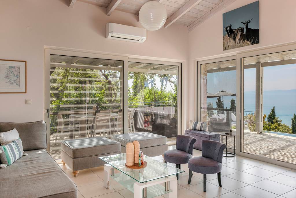 EFL_87088_Mounda_Beach_Villa_0325_10.jpg