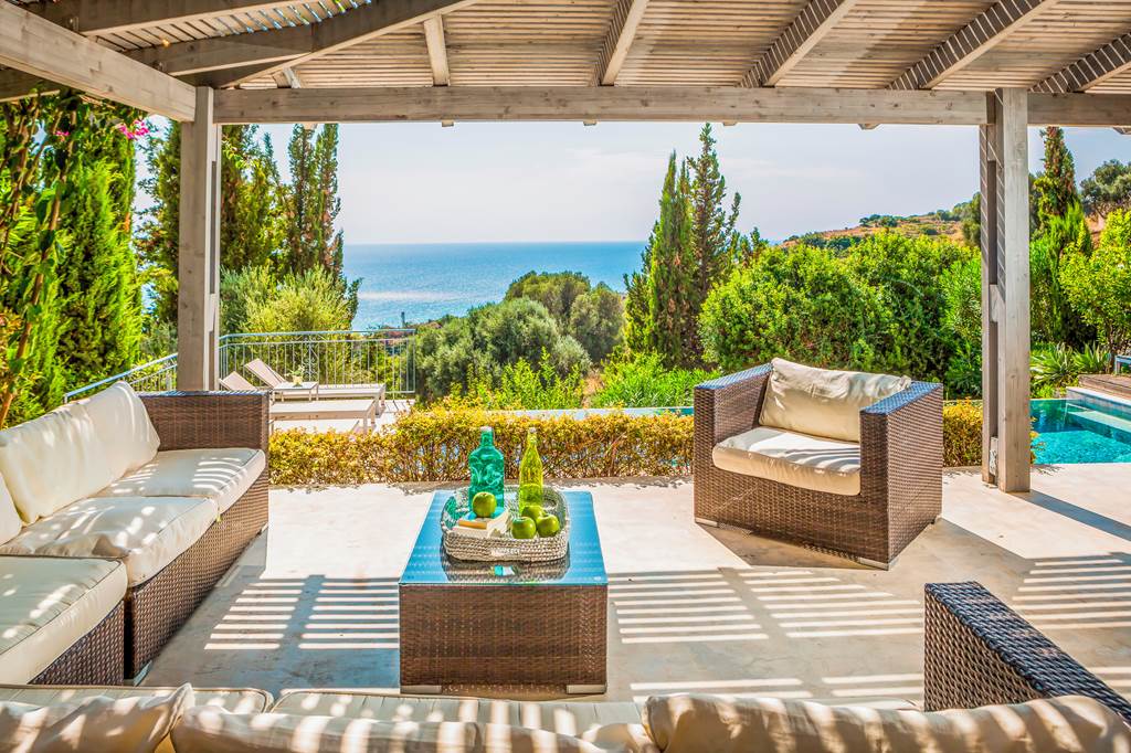 EFL_83800_Kaminia_Beach_Villa_0522_14.jpg