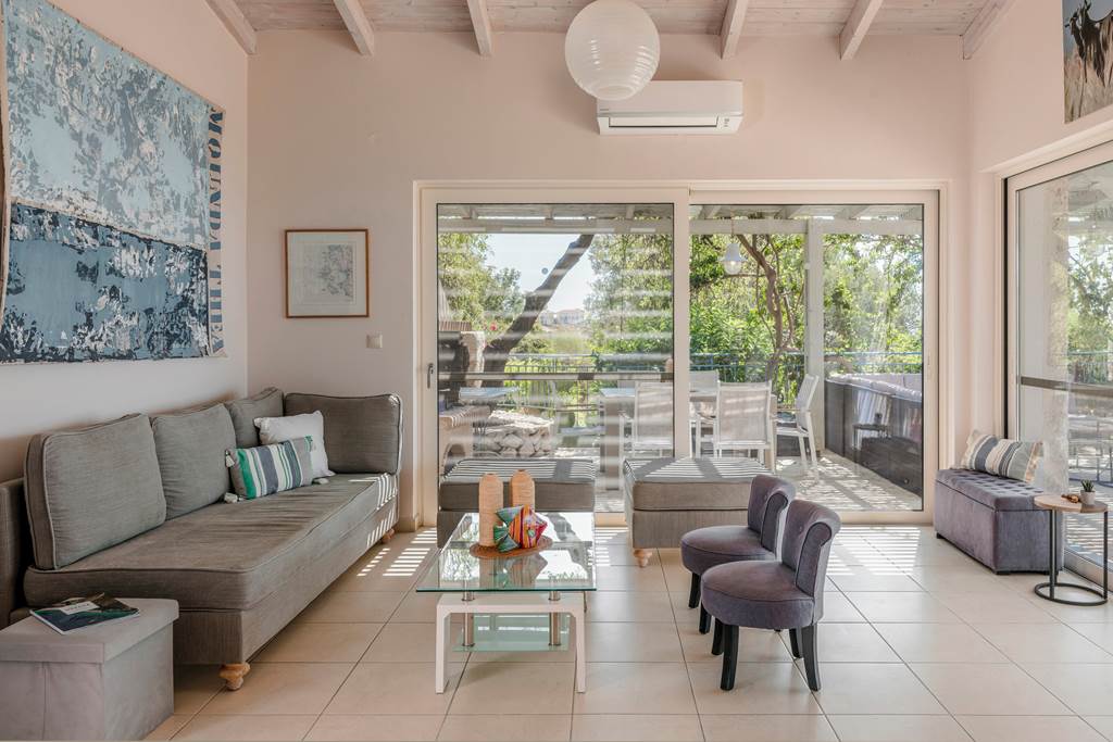EFL_87088_Mounda_Beach_Villa_0325_11.jpg