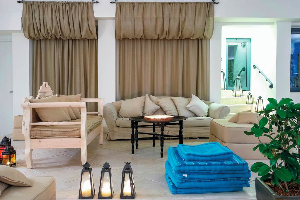 HER_77888_Grecotel_Plaza_Beach_House_1118_11.jpg