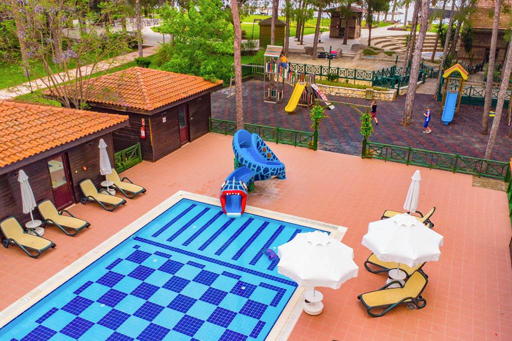 AYT_84116_Champion_Holiday_Village_1022_07.jpg