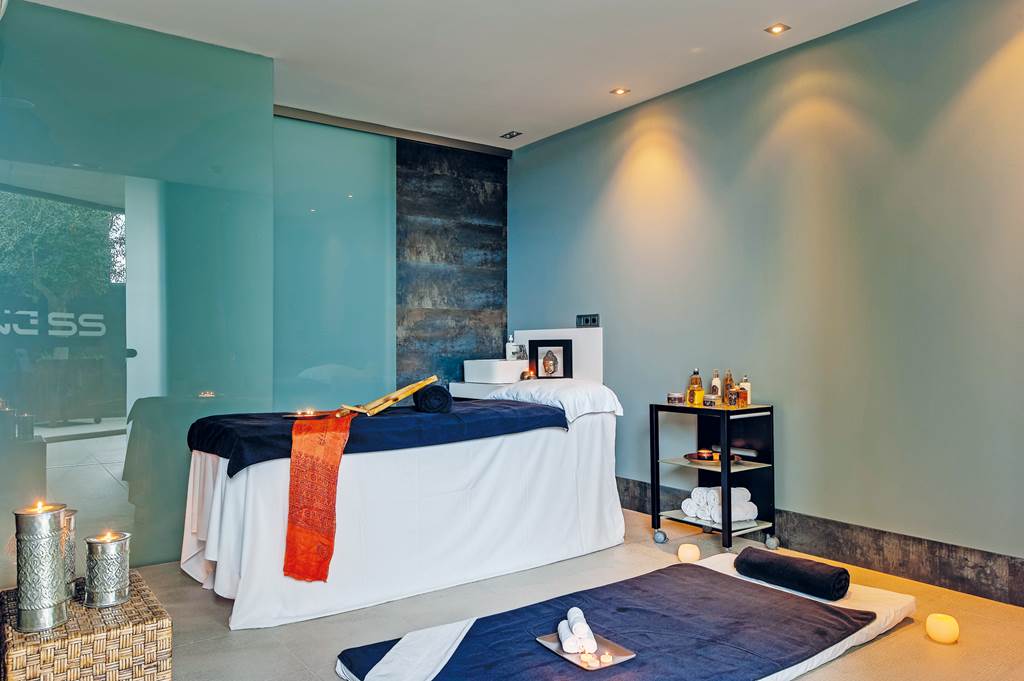 MAH_70650_BARCELO_HAMILTON_1214_15.jpg