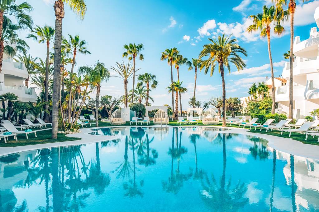 AGP_69504_IB_Marbella_Coral_Bch_0618_05.jpg
