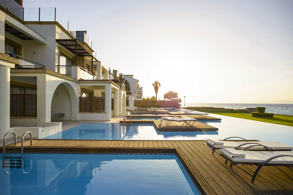 RHO_83378_Ixian_Grand_&_All_Suites_0422_03.jpg