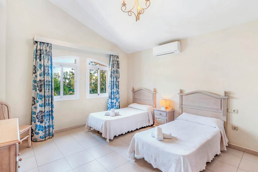 AGP_77720_Villa_Alcauhey_1124_05.jpg