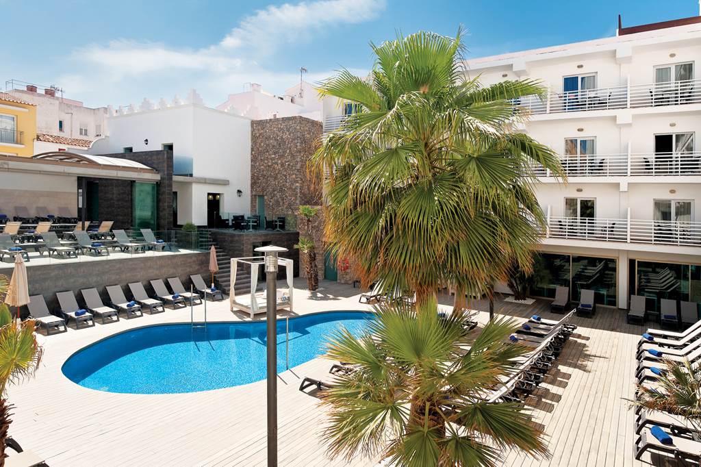 MAH_70650_BARCELO_HAMILTON_1214_03.jpg