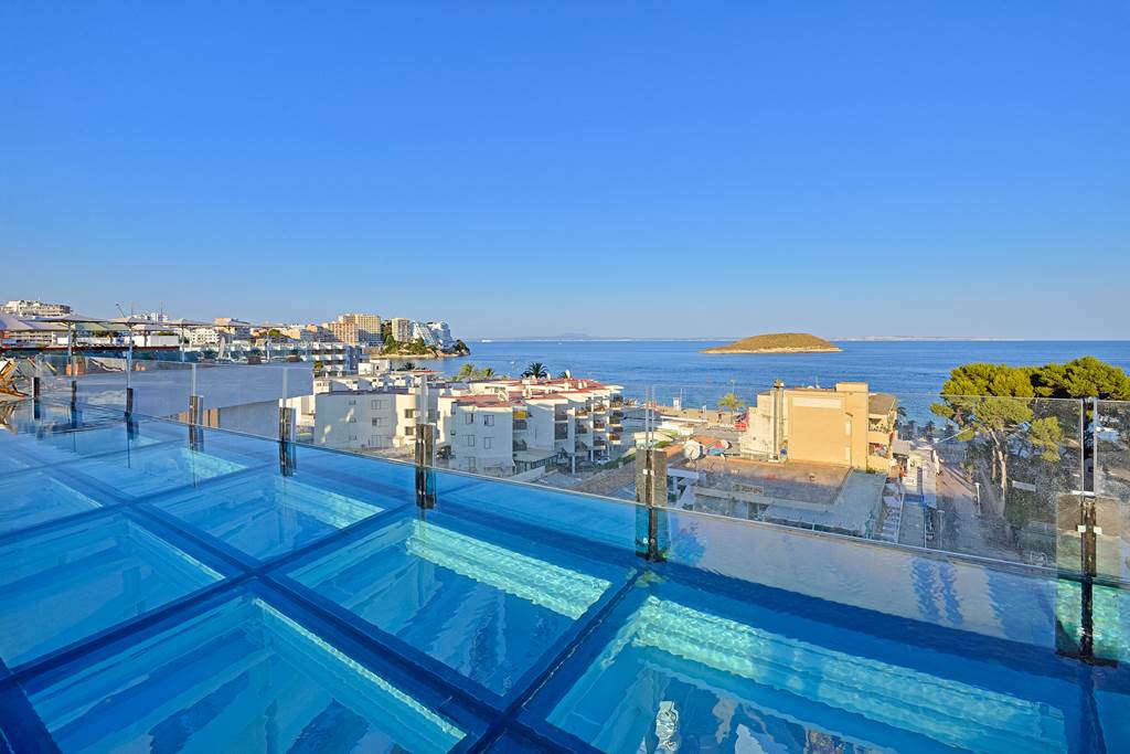 PMI_77816_Calvia_Beach_The_Plaza_0718_11.jpg