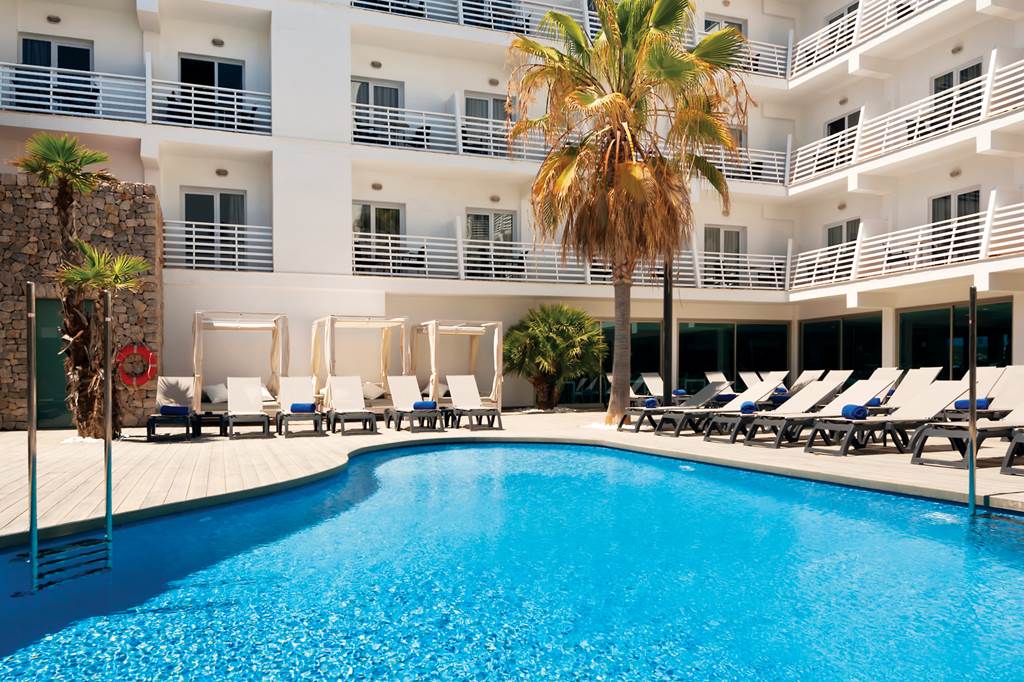MAH_70650_BARCELO_HAMILTON_edit_1214_02.jpg