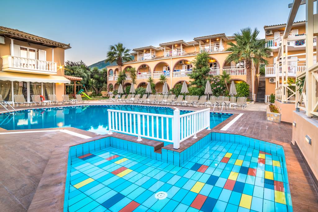 ZTH_71638_Maria_Studios_Apts_0717_04.jpg