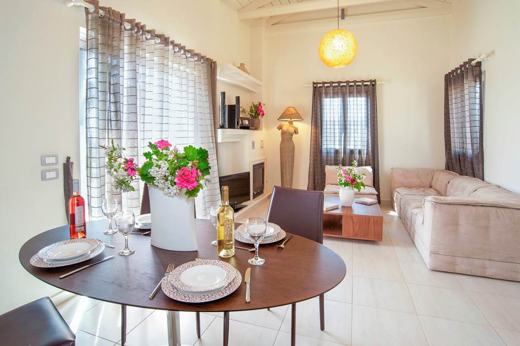 EFL_85541_Villa_Poly_0623_08.jpg