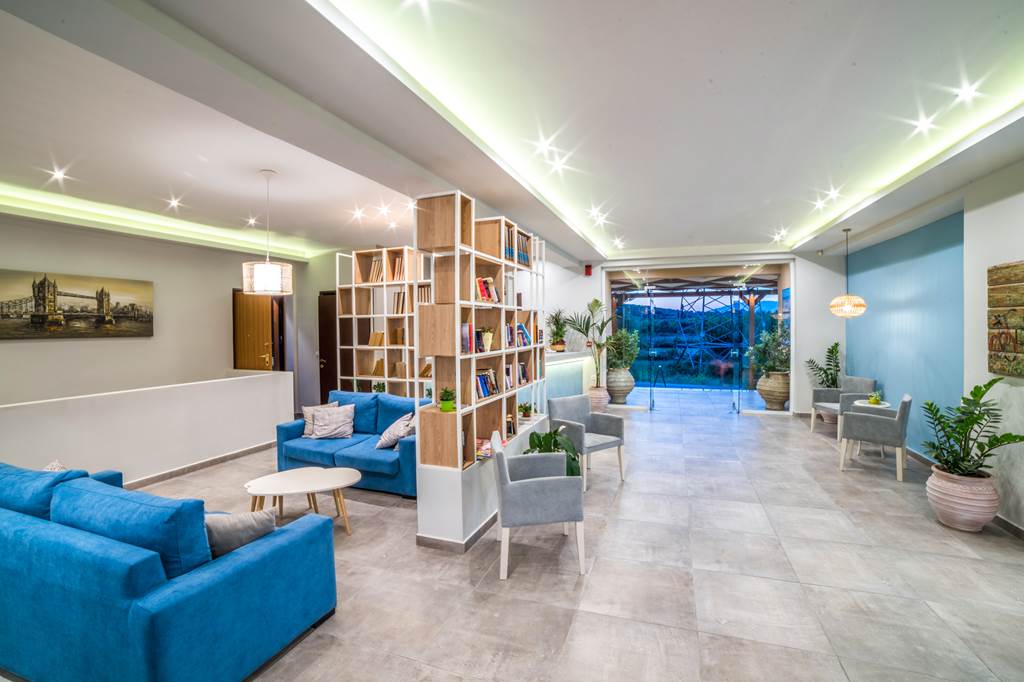 ZTH_71638_Maria_Studios_Apts_0717_21.jpg
