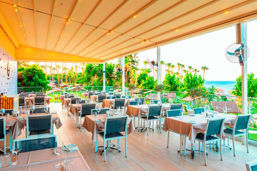 LCA_70563_Cavo_Maris_Beach_Hotel_0124_05.jpg