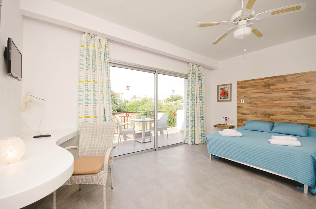 PFO_71086_BOUGAINVILLEA_APTS_0715_07.jpg