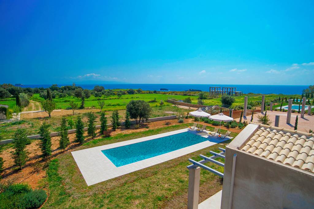 EFL_85541_Villa_Poly_0623_01.jpg