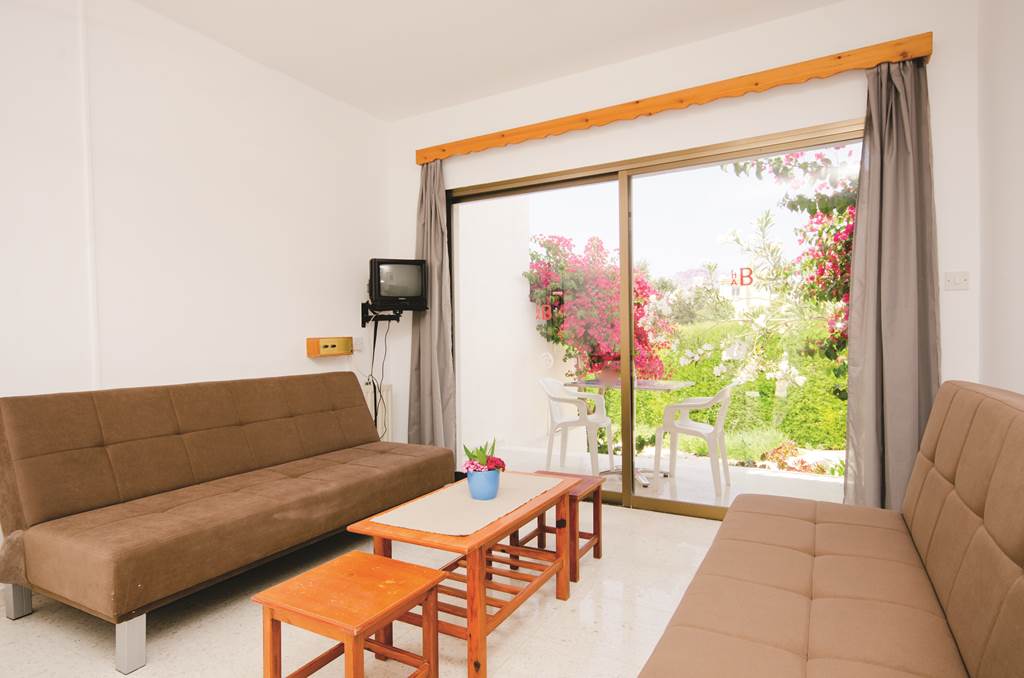 PFO_71086_BOUGAINVILLEA_APTS_0715_01.jpg