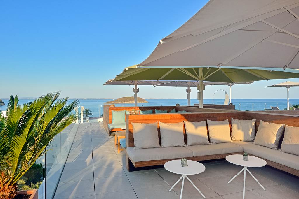 PMI_77816_Calvia_Beach_The_Plaza_0718_21.jpg