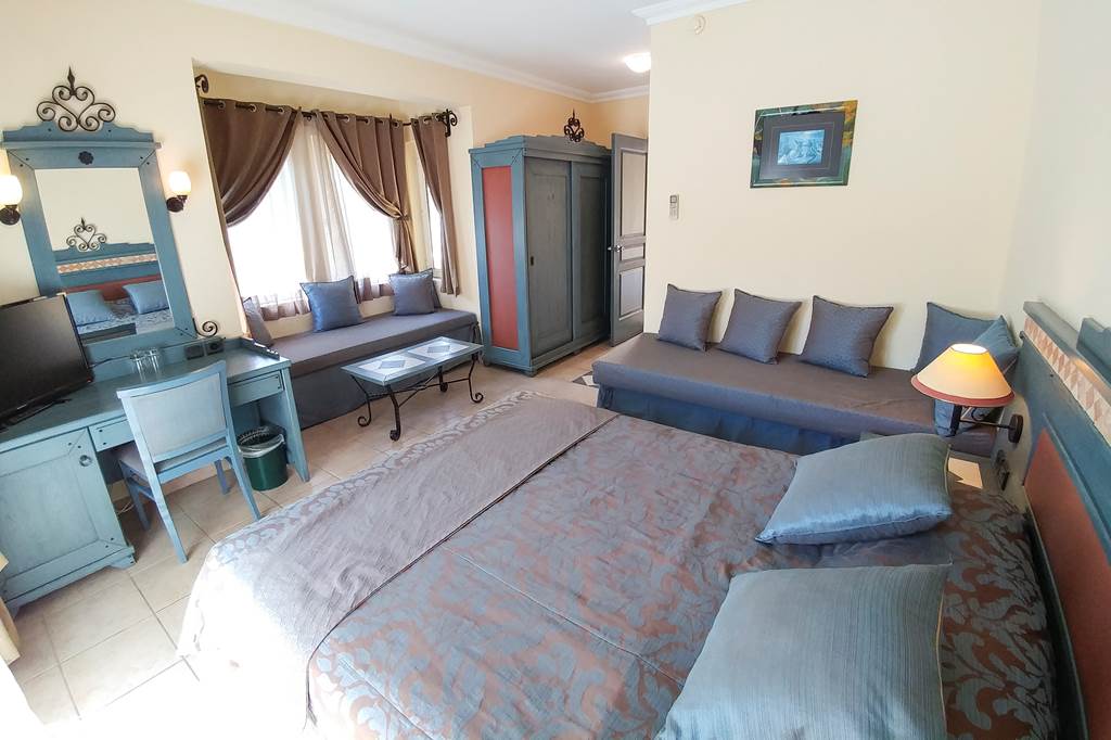 DLM_76718_Club_Alla_Turca_0817_07.jpg